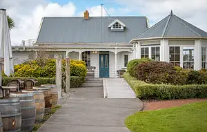 Quintessential Scenic Auckland Wine Tour | From Auckland